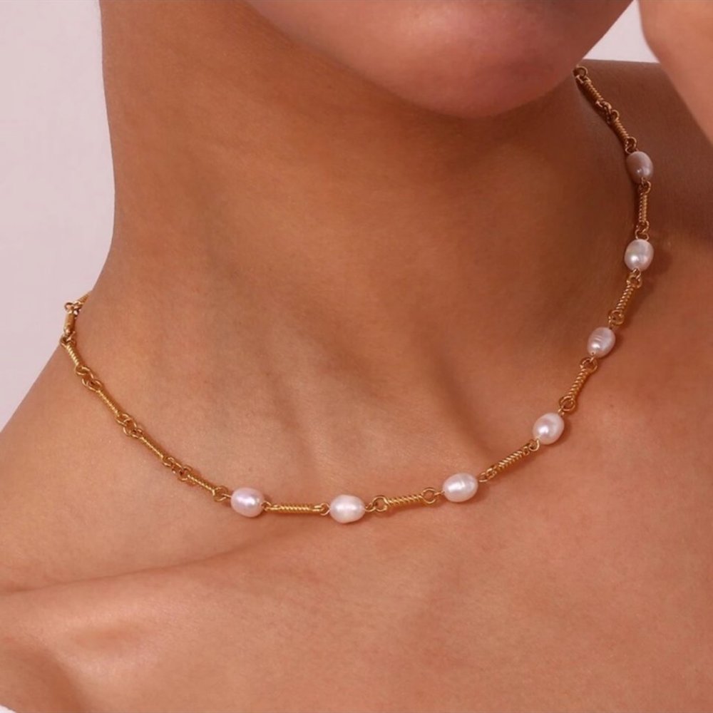 NEW PEARL CHOKER 18K GOLD CHAIN NECKLACE, NICE NECKLACE, CUTE NECKLACE.